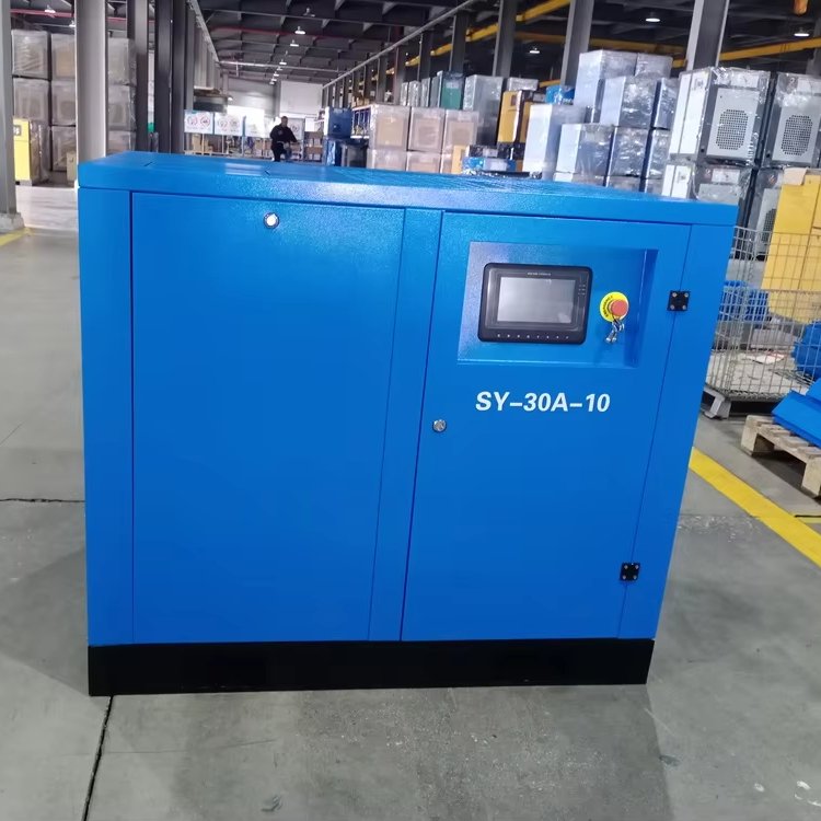 Compressed Air Pipe Sizing: How to Stop Losing Pressure Before the Tool 1 SAYI 22 kW rotary screw air compressor installed in an industrial plant room feeding a compressed air header