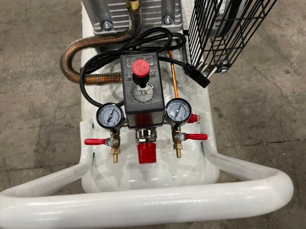 Sayi Customized Purity White 2HP 8Bar 2055 Italian Pump Portable Medical Air Compressor with 100 liter certificated plugs for cl