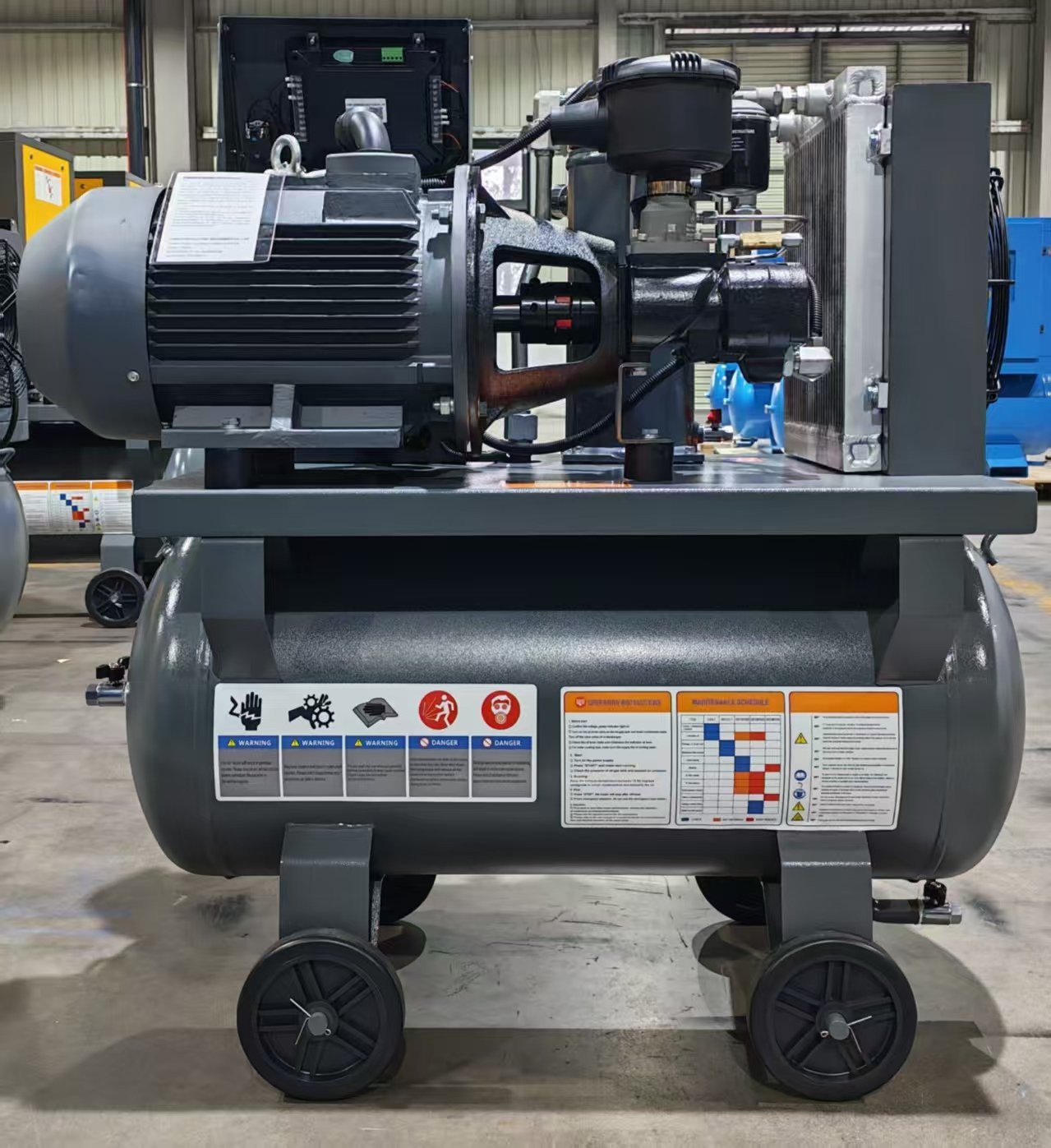 SAYI 5.5kW 7.5HP 8bar small screw air compressor with 100L air receiver tank on a pallet